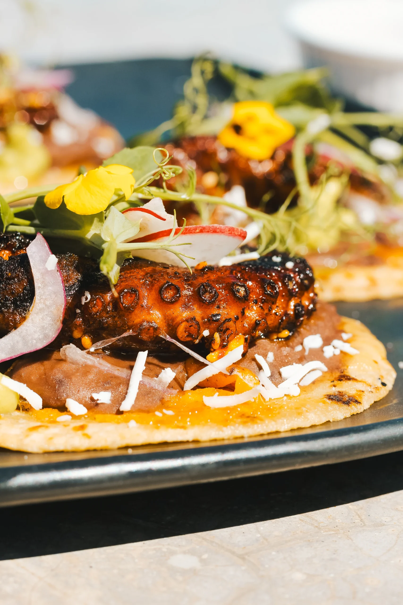Taco de calamar estilo Baja Med, gastronomía ideal para cuaresma en Valle de Guadalupe